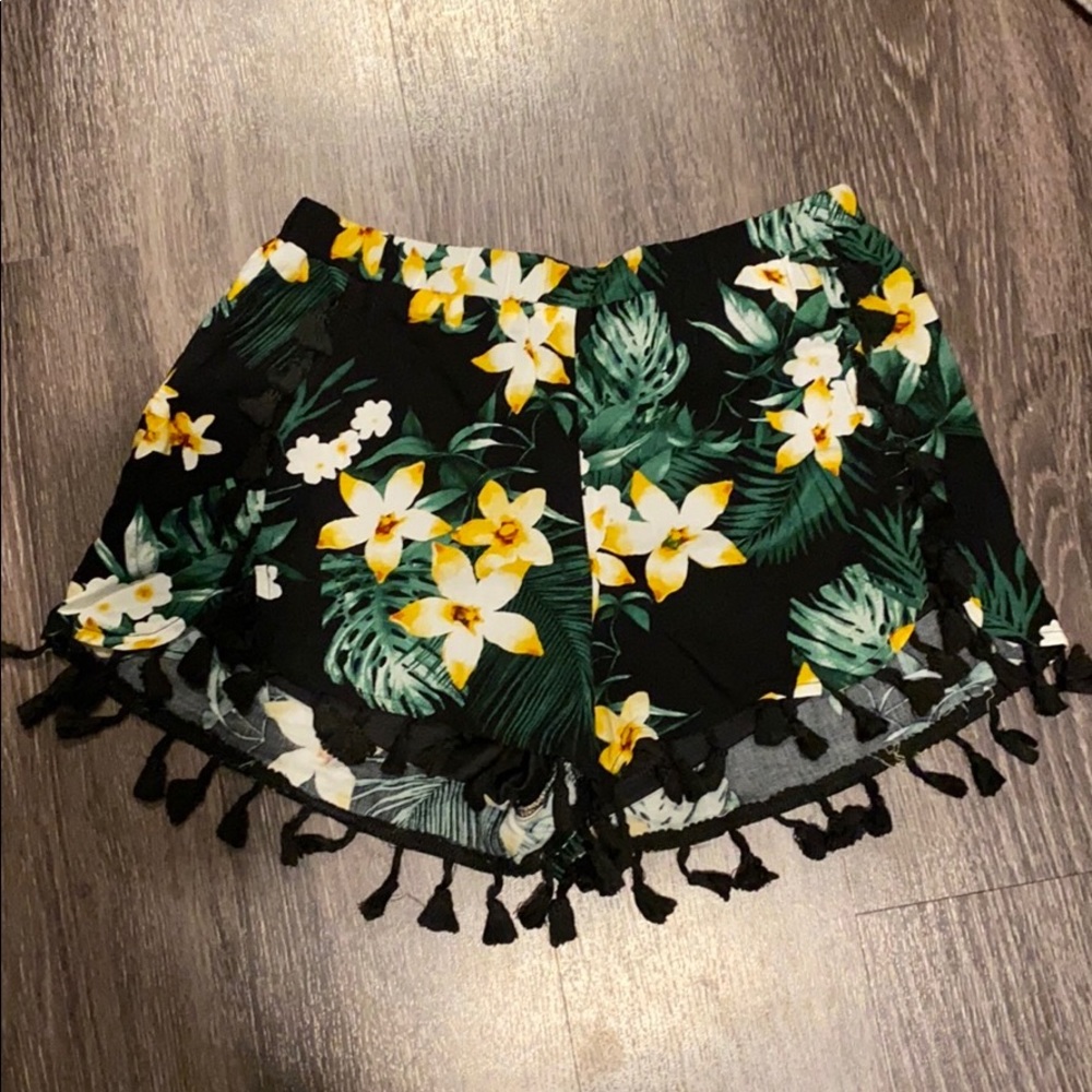 Paper Crane floral summer shorts (size small)